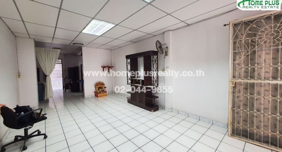 For sale 2 bedrooms townhouse in Huai Khwang, Bangkok