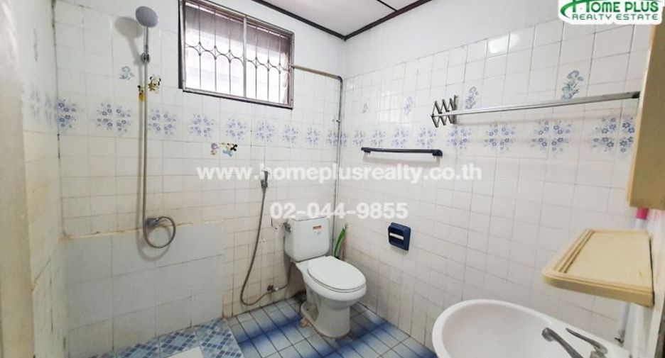 For sale 2 bedrooms townhouse in Huai Khwang, Bangkok