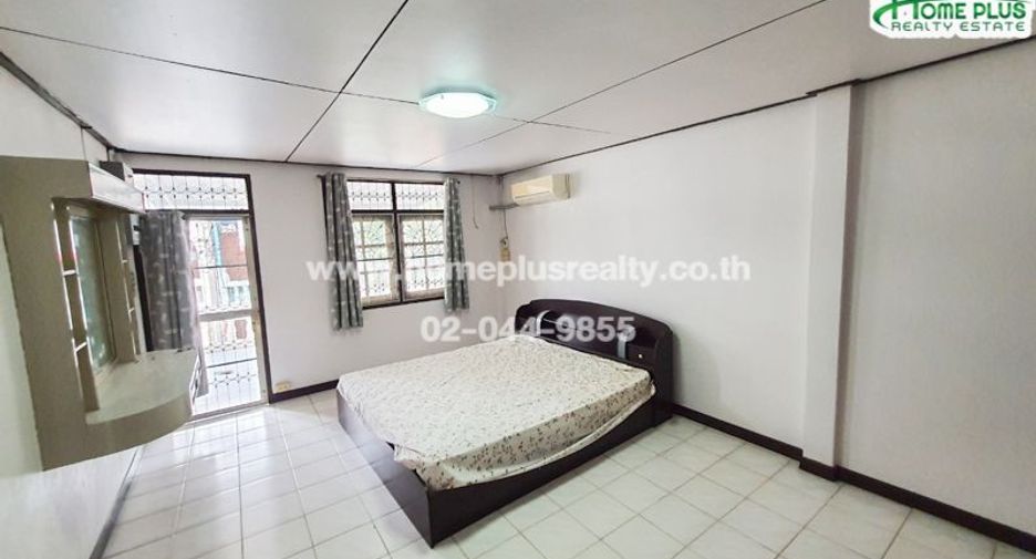 For sale 2 bedrooms townhouse in Huai Khwang, Bangkok