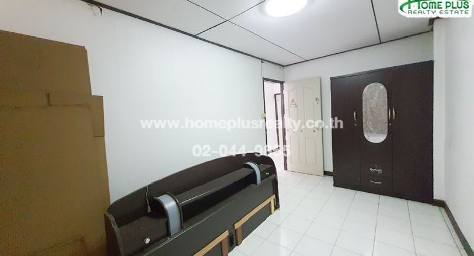 For sale 2 bedrooms townhouse in Huai Khwang, Bangkok