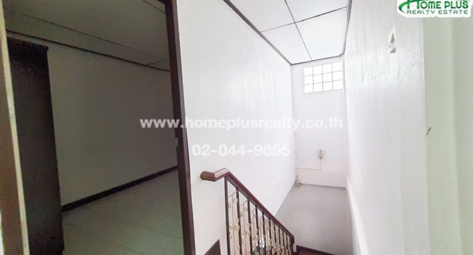 For sale 2 bedrooms townhouse in Huai Khwang, Bangkok