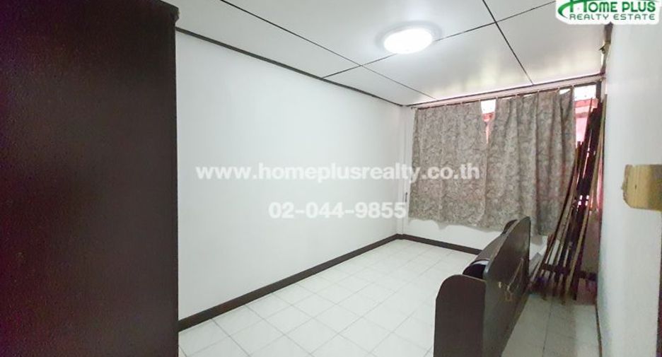 For sale 2 bedrooms townhouse in Huai Khwang, Bangkok