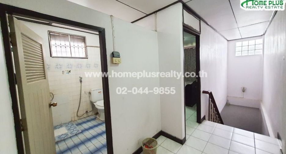 For sale 2 bedrooms townhouse in Huai Khwang, Bangkok