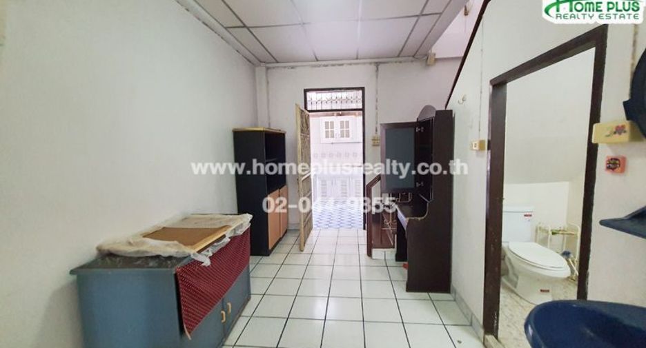 For sale 2 bedrooms townhouse in Huai Khwang, Bangkok