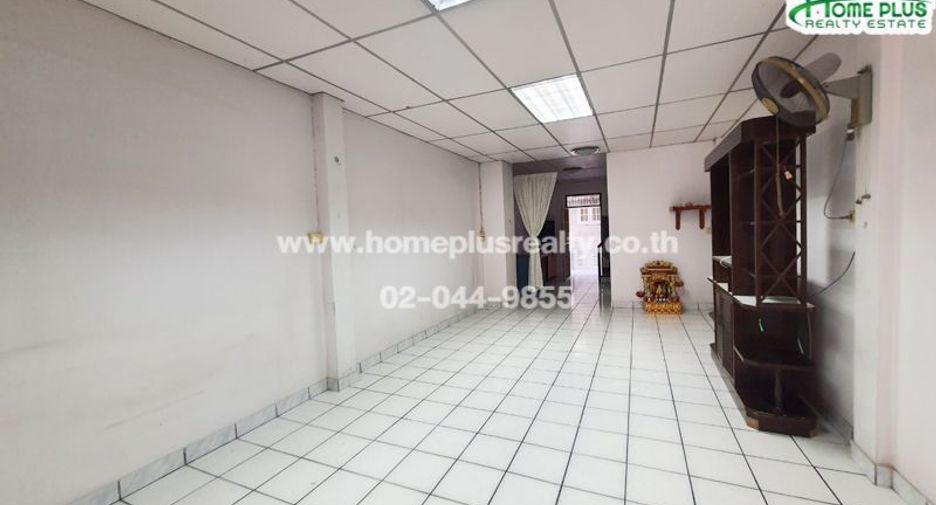 For sale 2 bedrooms townhouse in Huai Khwang, Bangkok
