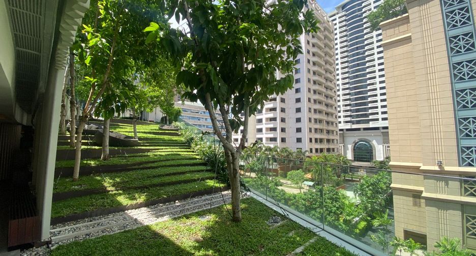 For rent 2 bedrooms serviced apartment in Pathum Wan, Bangkok