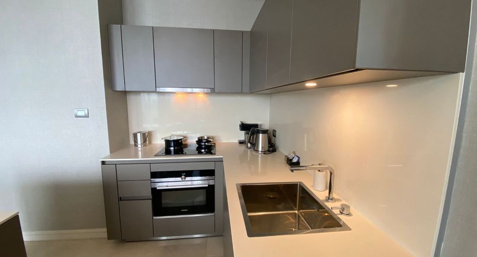 For rent 2 bedrooms serviced apartment in Pathum Wan, Bangkok
