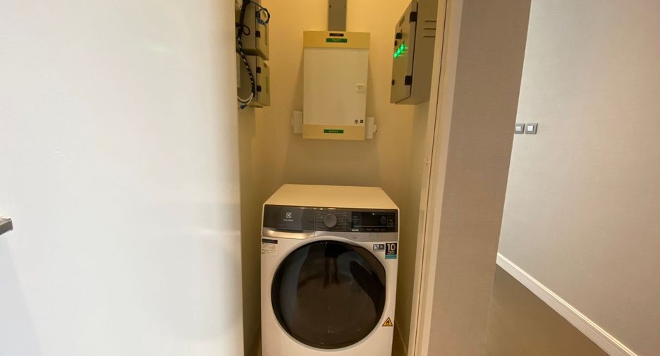 For rent 2 bedrooms serviced apartment in Pathum Wan, Bangkok