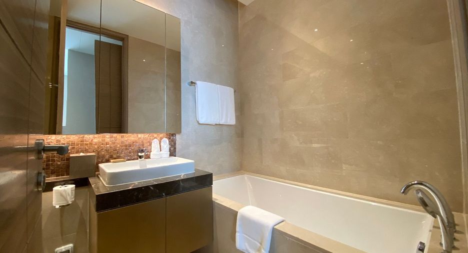 For rent 2 bedrooms serviced apartment in Pathum Wan, Bangkok