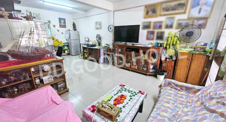 For sale 2 bedrooms townhouse in Sam Phran, Nakhon Pathom