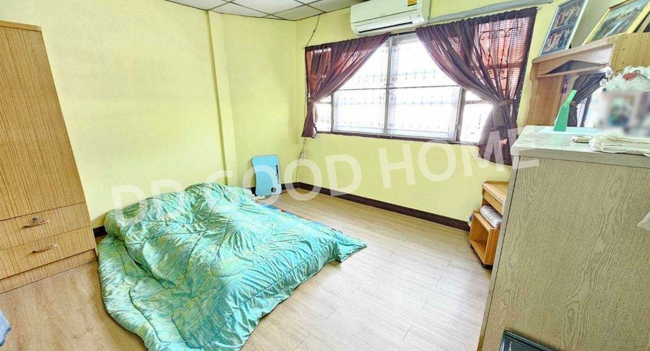 For sale 2 bedrooms townhouse in Sam Phran, Nakhon Pathom
