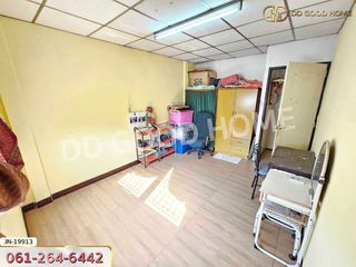 À vendre 2 chambres maison de ville à Sam Phran, Nakhon Pathom