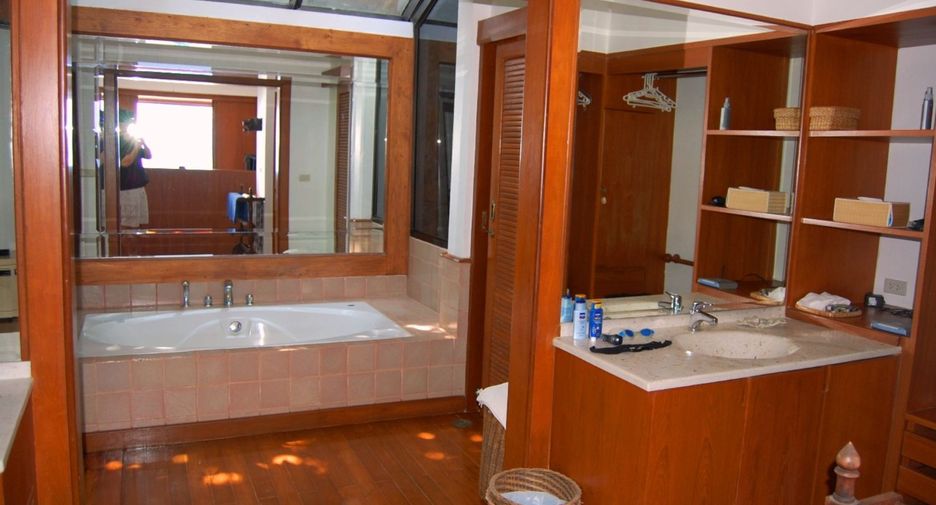 For sale 4 bedrooms villa in Mueang Phuket, Phuket