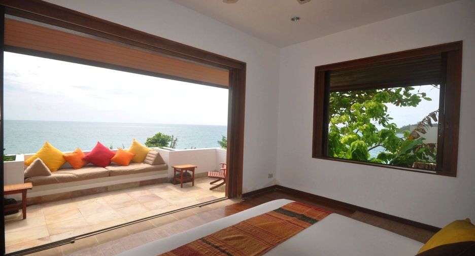 For sale 4 bedrooms villa in Mueang Phuket, Phuket