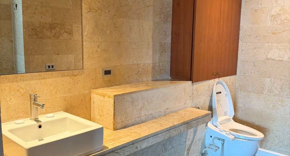 For rent 2 bedrooms condo in Khlong Toei, Bangkok