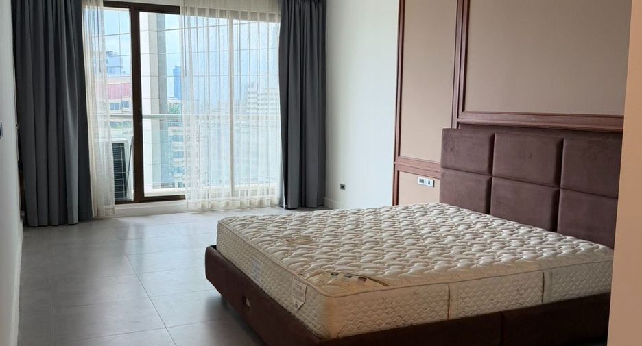 For rent 2 bedrooms condo in Khlong Toei, Bangkok