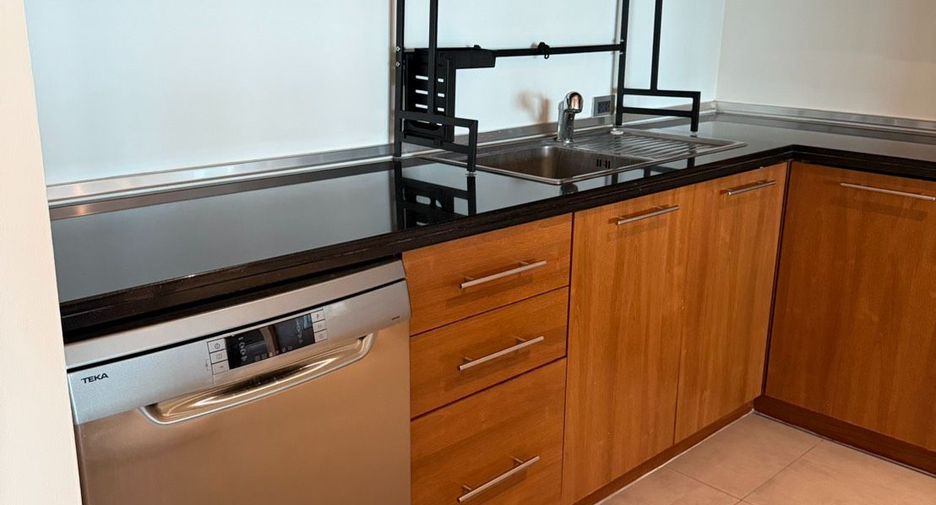 For rent 2 bedrooms condo in Khlong Toei, Bangkok
