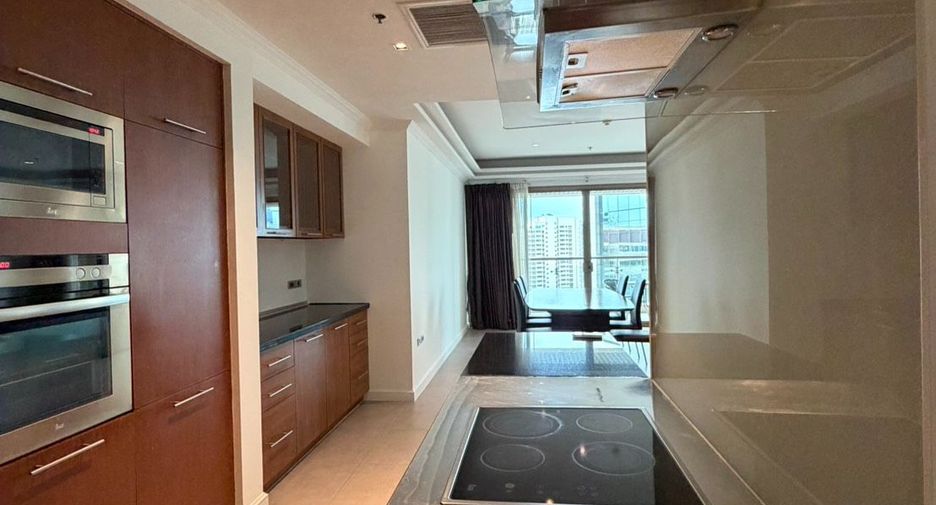 For rent 2 bedrooms condo in Khlong Toei, Bangkok