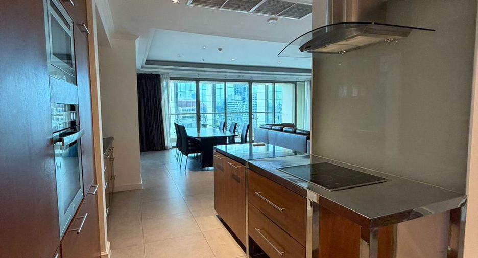 For rent 2 bedrooms condo in Khlong Toei, Bangkok