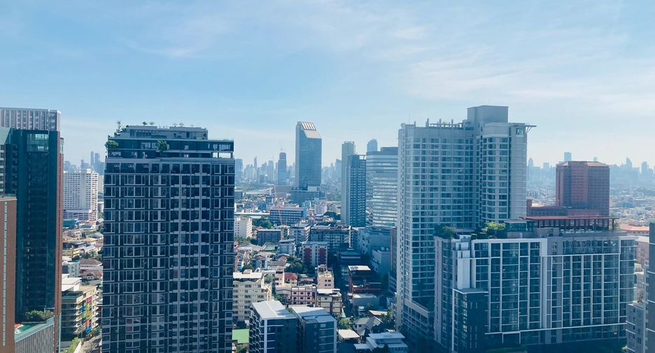 For sale 1 bed condo in Huai Khwang, Bangkok