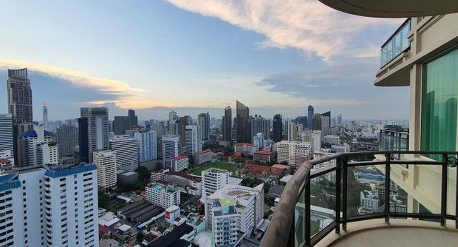 For sale 4 ベッドルーム condo in Watthana, Bangkok