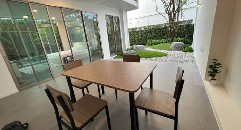 Casa en alquiler de 3 habitaciones en Saphan Sung, Bangkok
