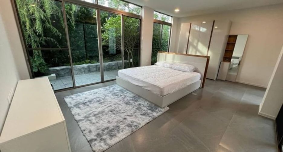 Casa en alquiler de 3 habitaciones en Saphan Sung, Bangkok
