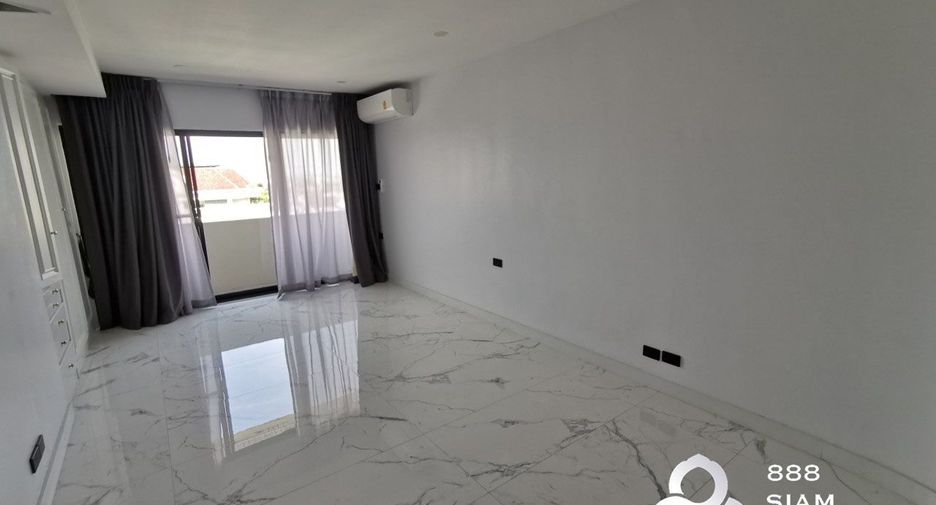 Condo en alquiler de 3 habitaciones en Watthana, Bangkok