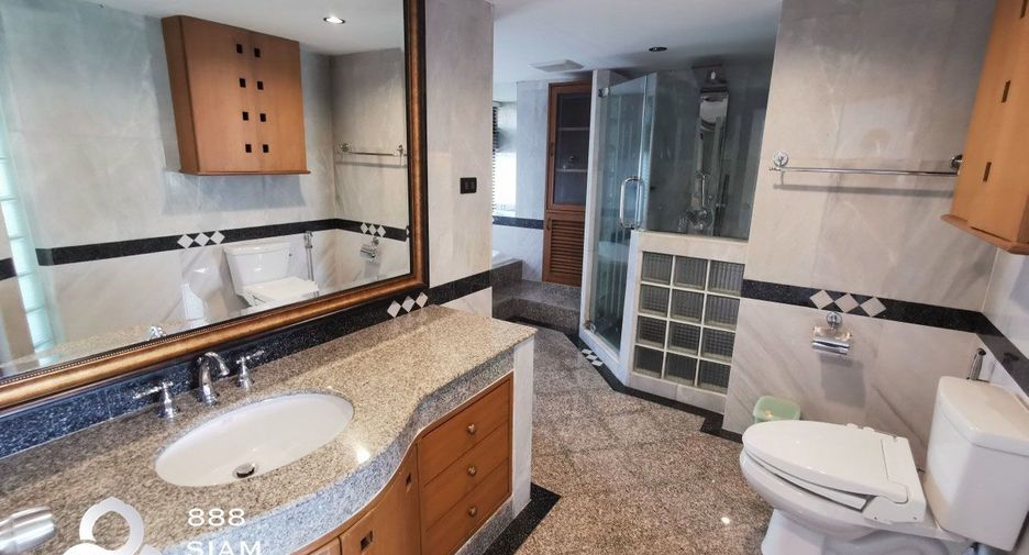 Condo en alquiler de 3 habitaciones en Watthana, Bangkok