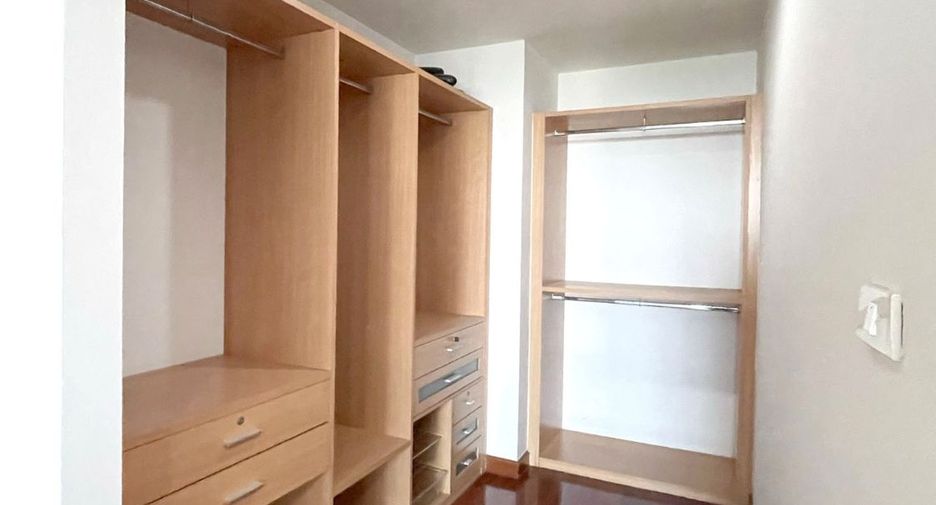 Wohnung zur Miete mit 4 Zimmer in Pak Kret, Nonthaburi