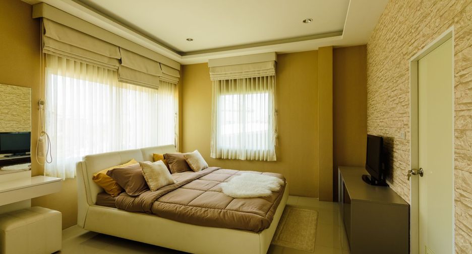 For sale 3 bedrooms townhouse in Lat Krabang, Bangkok