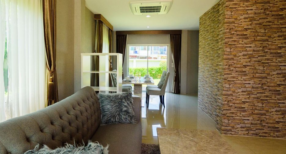 For sale 3 bedrooms townhouse in Lat Krabang, Bangkok