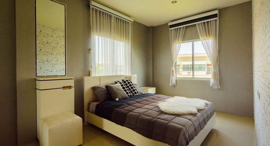 For sale 3 bedrooms townhouse in Lat Krabang, Bangkok