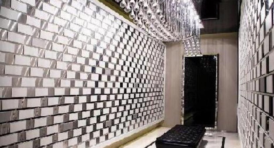 For rent and for sale 1 bed condo in Watthana, Bangkok