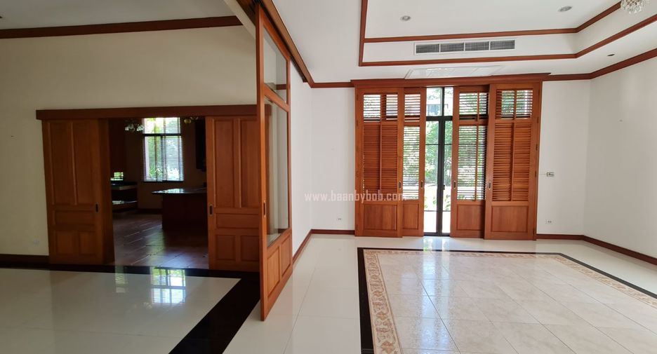 For rent 6 bed house in Pak Kret, Nonthaburi