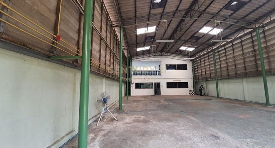 For sale 2 ベッドルーム warehouse in Lat Phrao, Bangkok