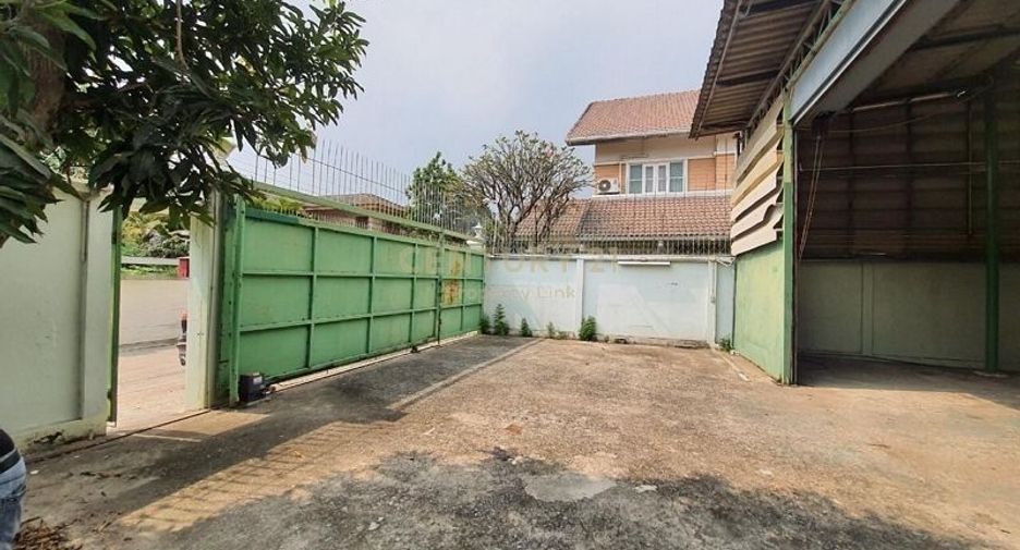 For sale 2 bed warehouse in Lat Phrao, Bangkok