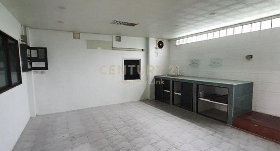 For sale 2 ベッドルーム warehouse in Lat Phrao, Bangkok