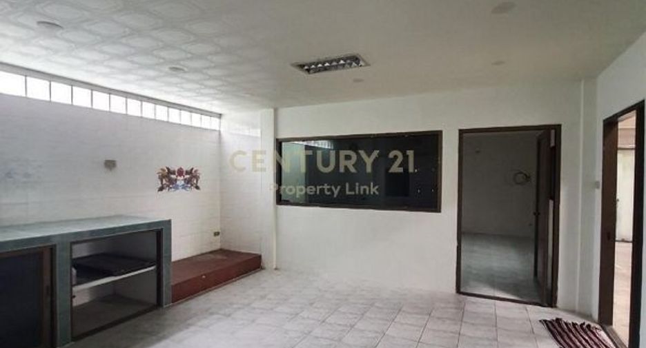 For sale 2 ベッドルーム warehouse in Lat Phrao, Bangkok