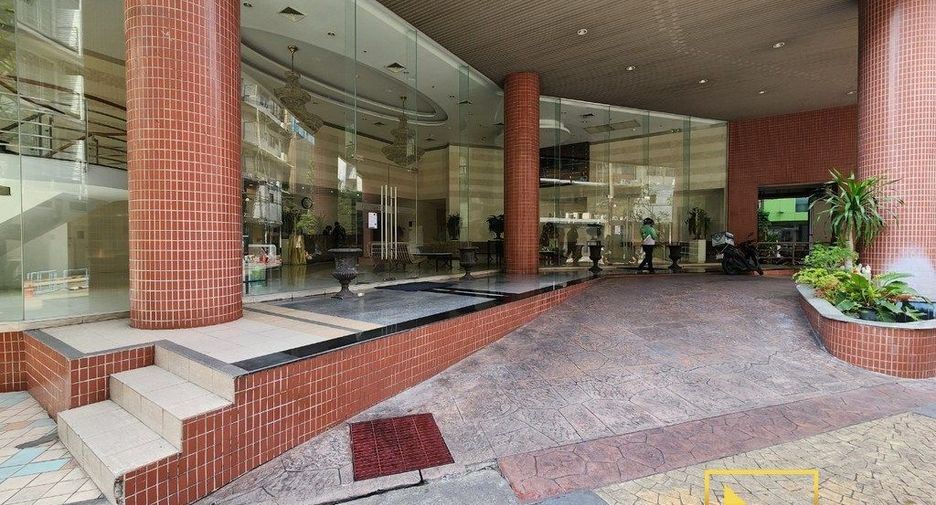 For rent 2 bedrooms condo in Khlong Toei, Bangkok