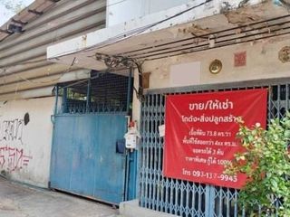 For sale 4 bedrooms retail Space in Phra Khanong, Bangkok