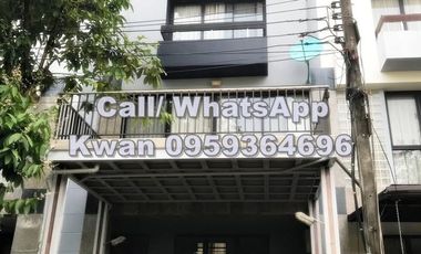 Reihenhaus zum Kauf mit 4 Zimmer in Watthana, Bangkok
