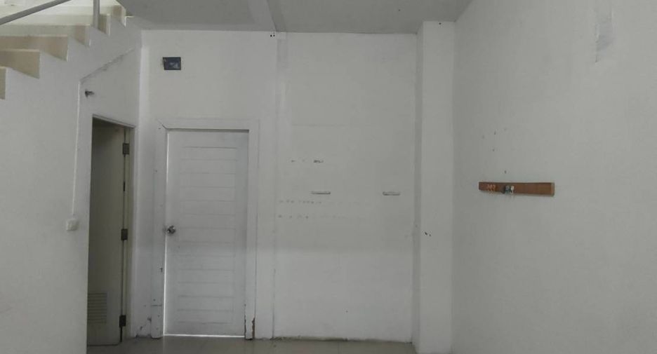 Local comercial en alquiler y en venta en Si Racha, Chonburi