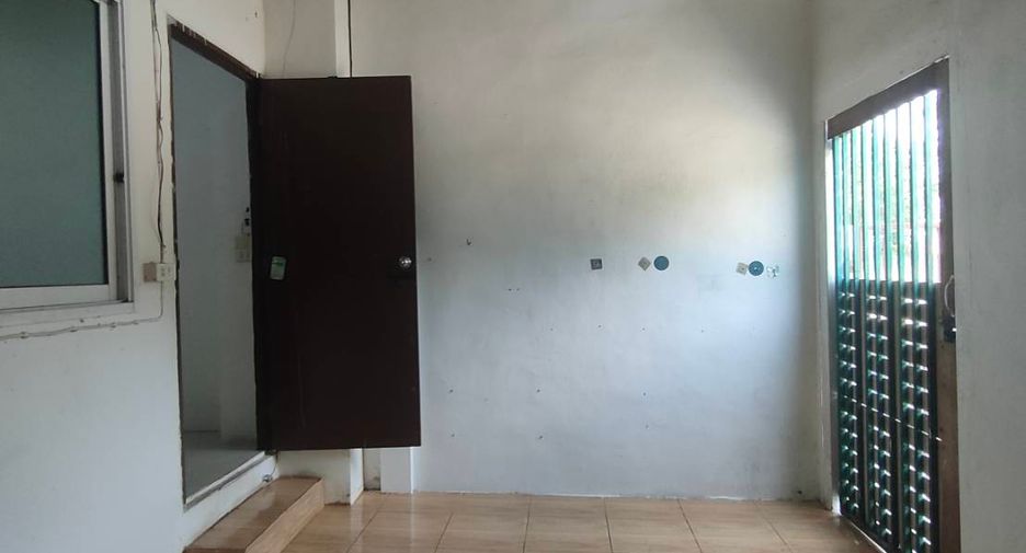 Local comercial en alquiler y en venta en Si Racha, Chonburi