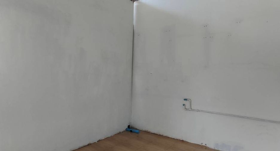 Local comercial en alquiler y en venta en Si Racha, Chonburi