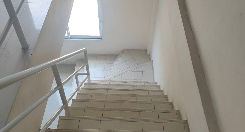 Local comercial en alquiler y en venta en Si Racha, Chonburi