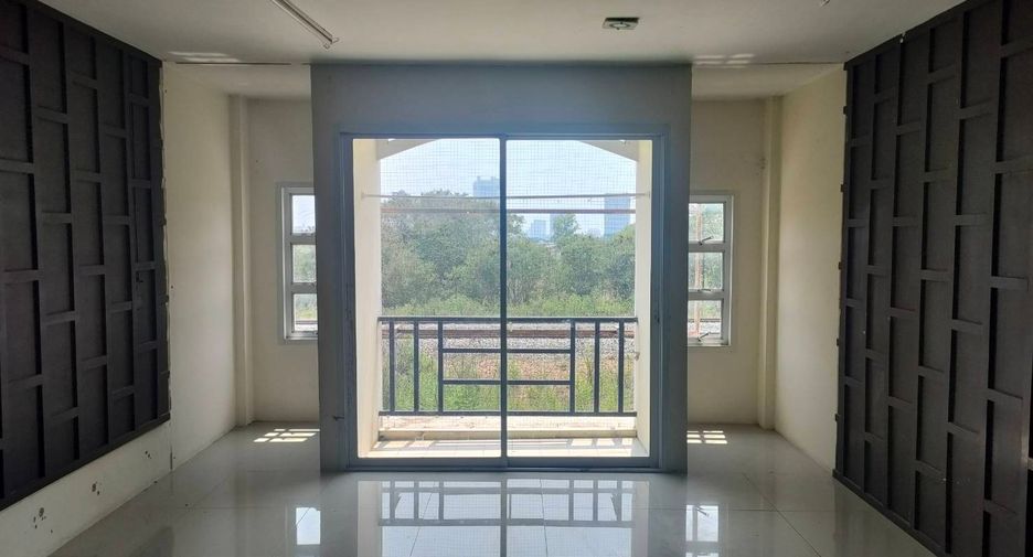 Local comercial en alquiler y en venta en Si Racha, Chonburi