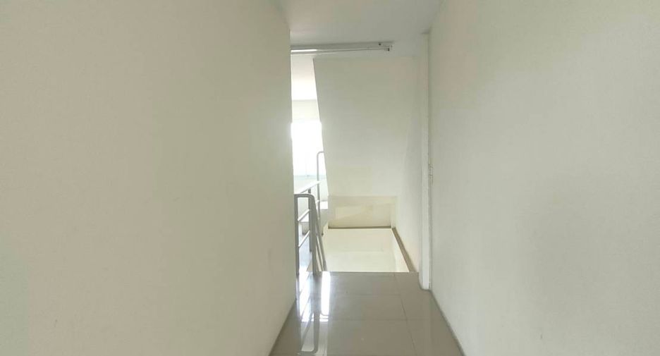 Local comercial en alquiler y en venta en Si Racha, Chonburi