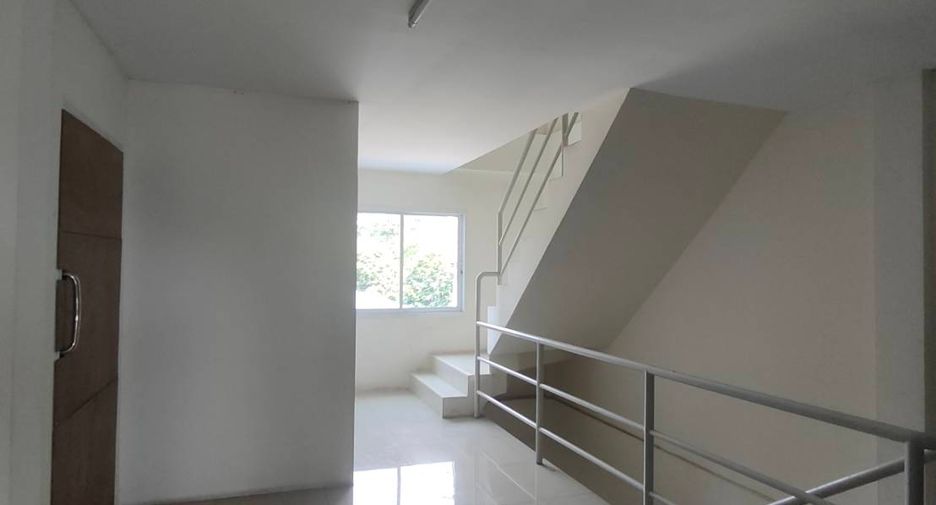 Local comercial en alquiler y en venta en Si Racha, Chonburi