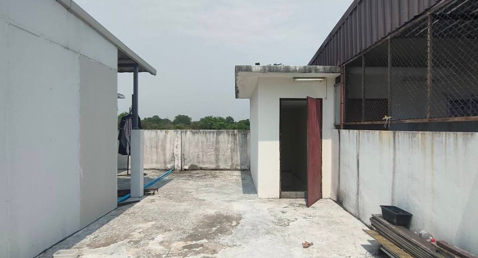 Local comercial en alquiler y en venta en Si Racha, Chonburi